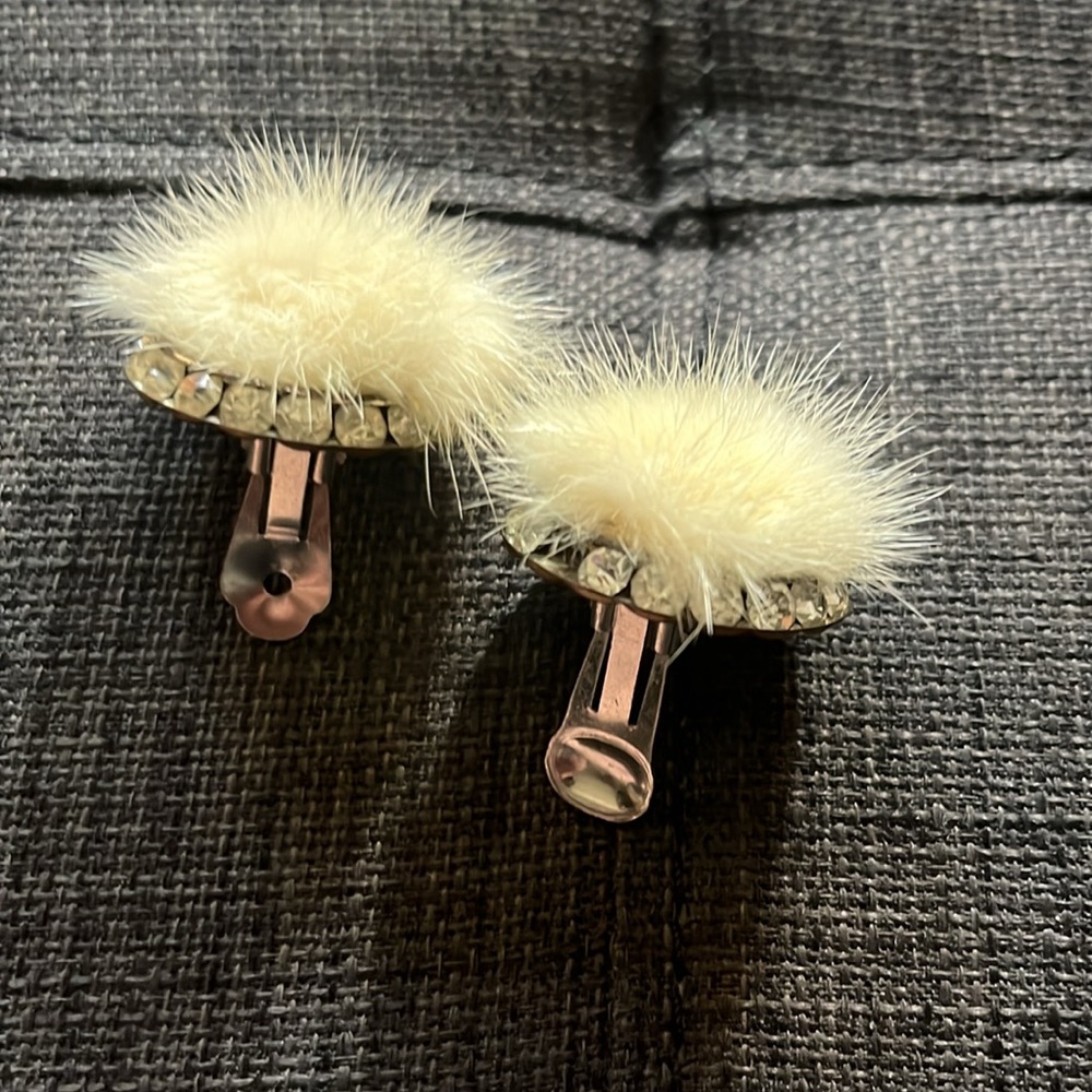 Vintage Cream Fur Pom-Pom Clip-on Earrings - Picture 13 of 15
